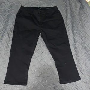 Judy Blue Mandy Mid Rise Capris